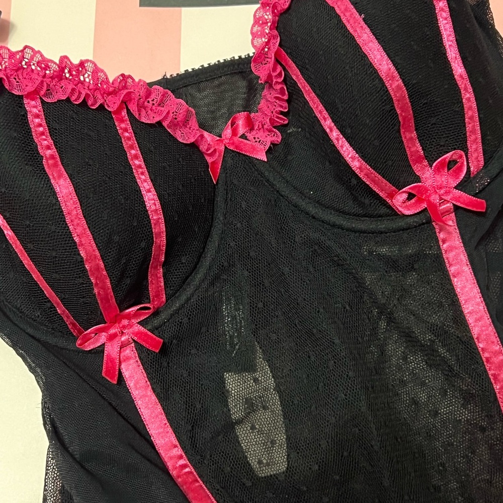 CLEARANCE Victoria's Secret Sexy Little Things Black & Pink Corset w/Garters 💕